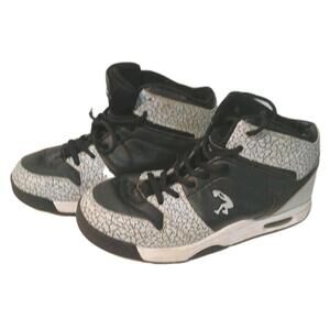 Shaq Youth Size 6 Black and White High Top Athletic Shoes Pre-Owned